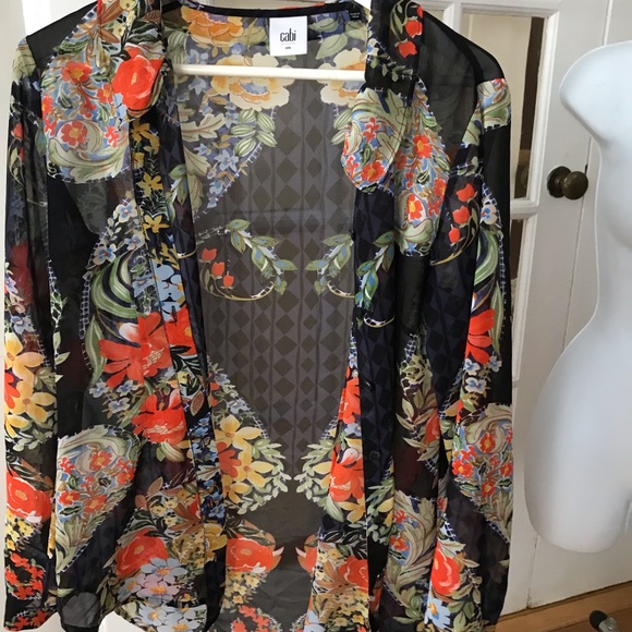 Intricate pattern blouse - Picture 4 of 6